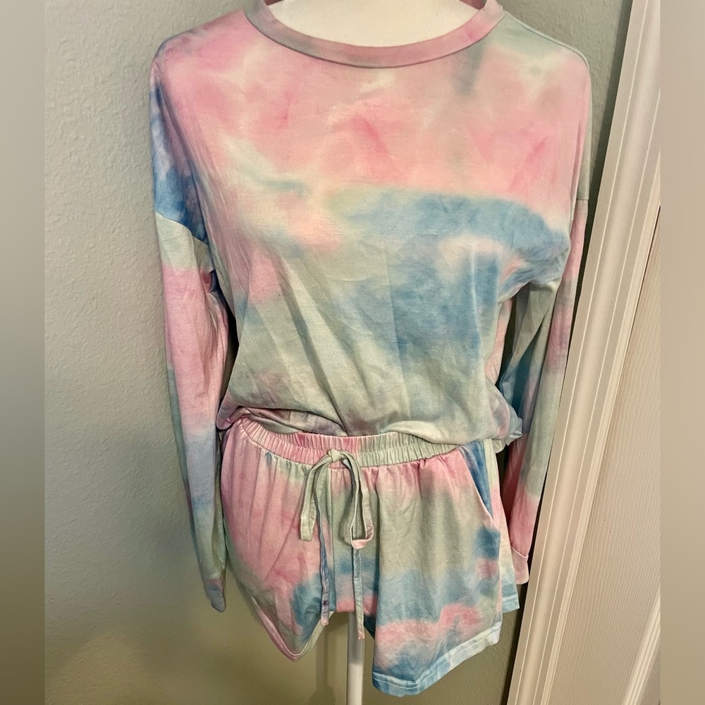 Romantichut | Pastel Tie-Dye Long-Sleeve & Drawstring Pocket Shorts - Women S